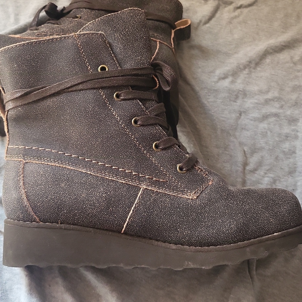 Bearpaw Sherpa Lined Lace Up Wedge Boots Size 9 - Picture 8 of 11
